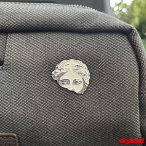 SK00606 Fallen Muse Lapel Pin